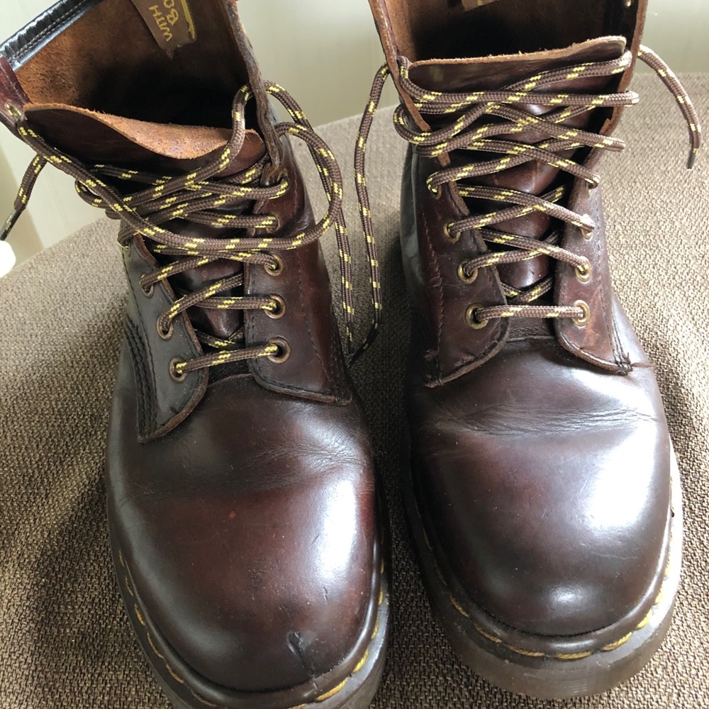 VINTAGE DR. MARTENS Lace-Up Brown Boots